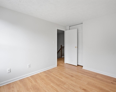 7998 Tyson Oaks Circle - Photo Thumbnail 12