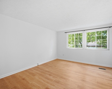 7998 Tyson Oaks Circle - Photo Thumbnail 7