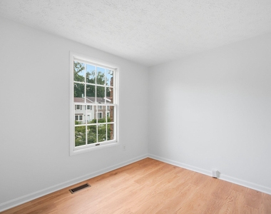 7998 Tyson Oaks Circle - Photo Thumbnail 13