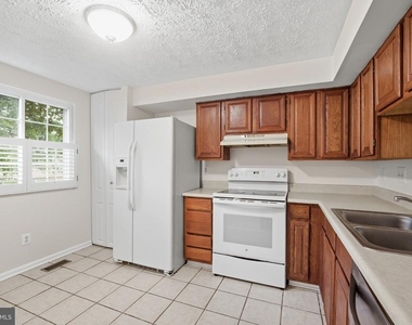7998 Tyson Oaks Circle - Photo Thumbnail 6