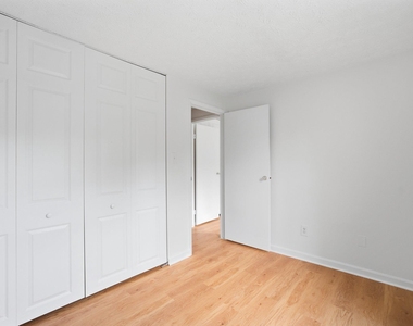 7998 Tyson Oaks Circle - Photo Thumbnail 14