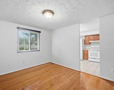 7998 Tyson Oaks Circle - Photo Thumbnail 5