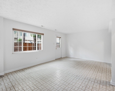 7998 Tyson Oaks Circle - Photo Thumbnail 15