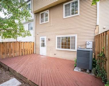 7998 Tyson Oaks Circle - Photo Thumbnail 16