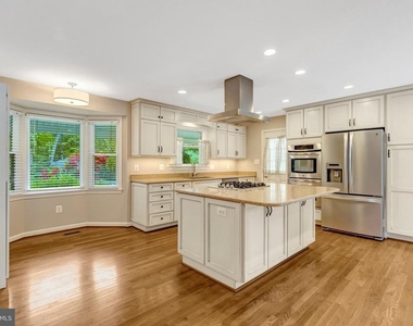 6717 Reynard Drive - Photo Thumbnail 10