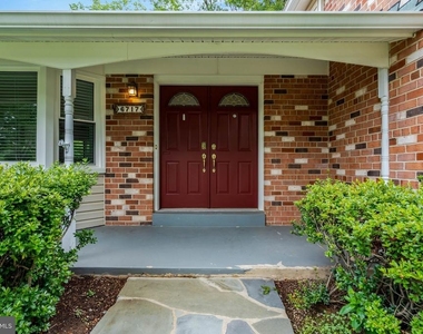 6717 Reynard Drive - Photo Thumbnail 3