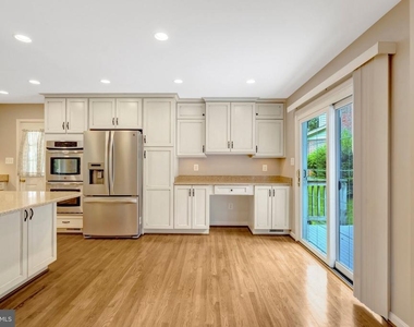 6717 Reynard Drive - Photo Thumbnail 9