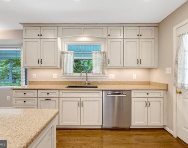 6717 Reynard Drive - Photo Thumbnail 13