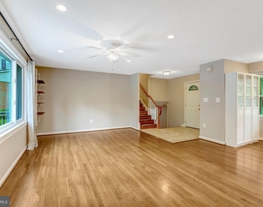 6717 Reynard Drive - Photo Thumbnail 8