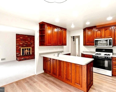 7109 Davis Court - Photo Thumbnail 13