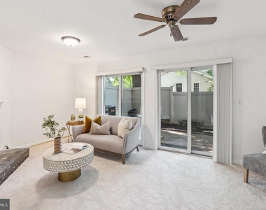 695 W Glebe Road - Photo Thumbnail 3