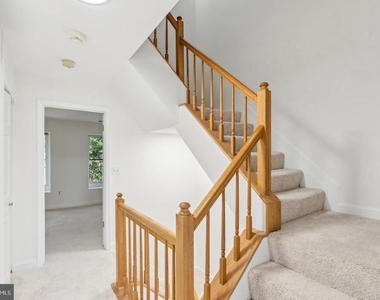 695 W Glebe Road - Photo Thumbnail 10