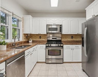 695 W Glebe Road - Photo Thumbnail 12
