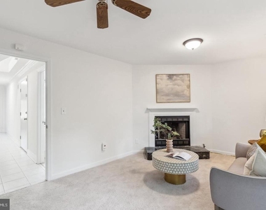 695 W Glebe Road - Photo Thumbnail 6