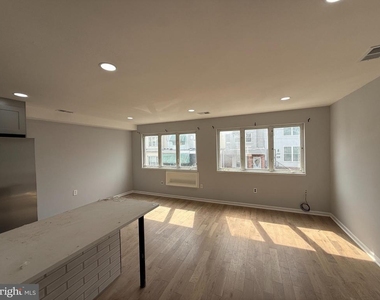 2611 S 9th Street - Photo Thumbnail 1