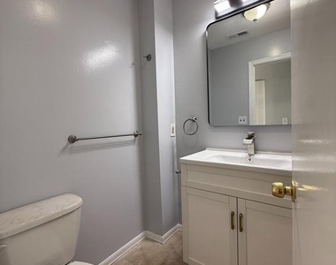 2611 S 9th Street - Photo Thumbnail 5