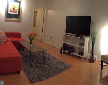 1008 S 8th Street - Photo Thumbnail 2