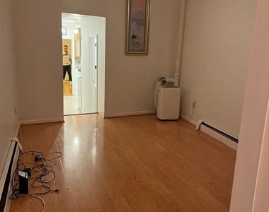 1008 S 8th Street - Photo Thumbnail 4