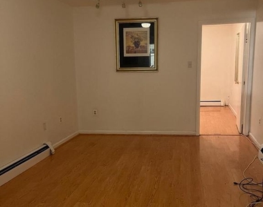 1008 S 8th Street - Photo Thumbnail 3