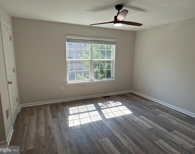 135 S Charlotte Street - Photo Thumbnail 7
