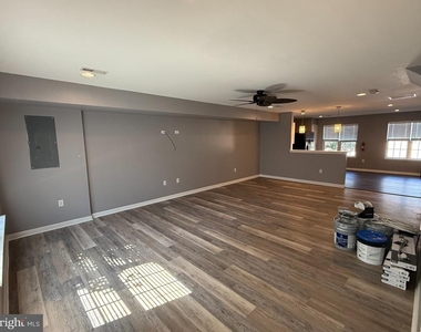 135 S Charlotte Street - Photo Thumbnail 2