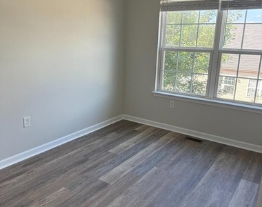 135 S Charlotte Street - Photo Thumbnail 19
