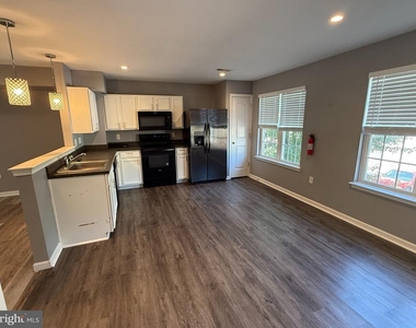 135 S Charlotte Street - Photo Thumbnail 5