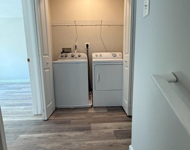 135 S Charlotte Street - Photo Thumbnail 14