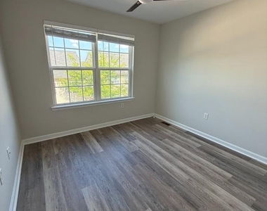 135 S Charlotte Street - Photo Thumbnail 17