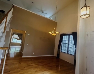 121 Einstein Way - Photo Thumbnail 4