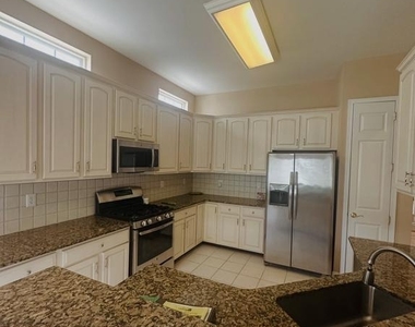 121 Einstein Way - Photo Thumbnail 10