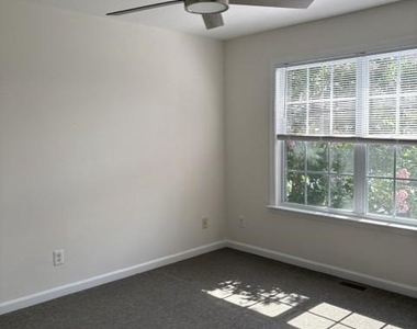 22758 Lawrence Ave Avenue - Photo Thumbnail 5