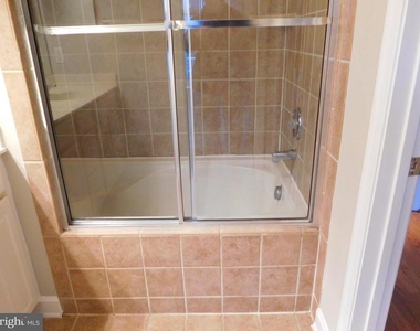 4302 Talmadge Circle - Photo Thumbnail 9