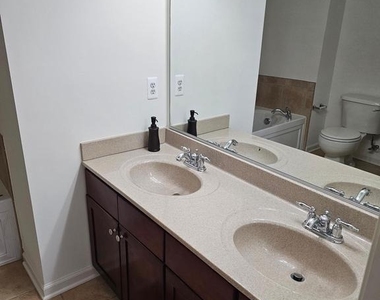 922 Pine Forest Lane - Photo Thumbnail 15