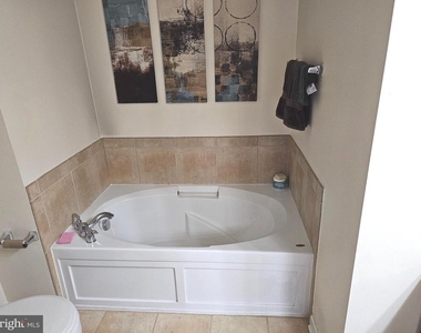 922 Pine Forest Lane - Photo Thumbnail 16