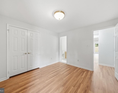 8904 Barrowgate Court - Photo Thumbnail 37
