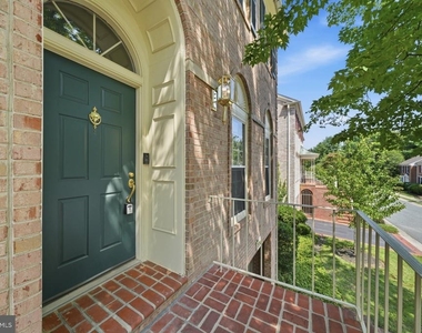 8904 Barrowgate Court - Photo Thumbnail 2