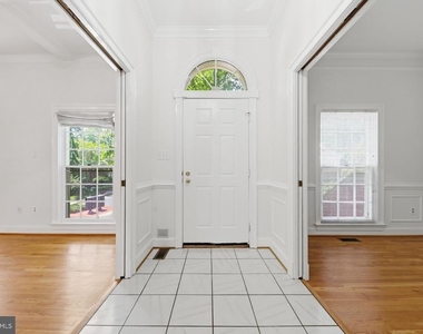 8904 Barrowgate Court - Photo Thumbnail 4