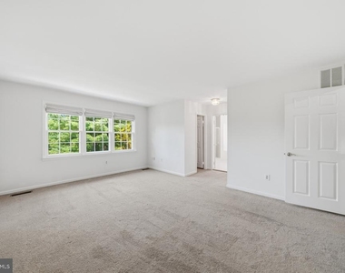 8904 Barrowgate Court - Photo Thumbnail 22