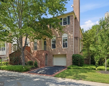 8904 Barrowgate Court - Photo Thumbnail 1