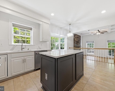 8904 Barrowgate Court - Photo Thumbnail 15