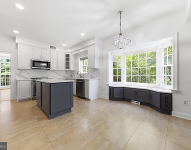 8904 Barrowgate Court - Photo Thumbnail 16