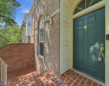 8904 Barrowgate Court - Photo Thumbnail 3