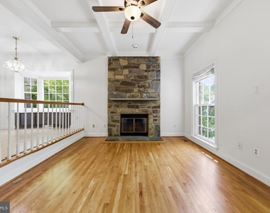 8904 Barrowgate Court - Photo Thumbnail 13