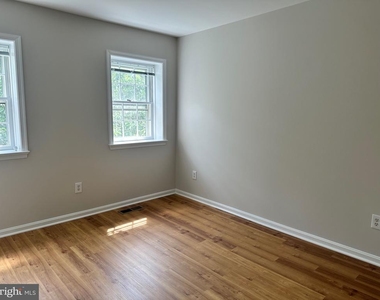 4847 Chevy Chase Drive - Photo Thumbnail 32