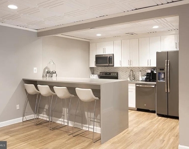 1699 Yale Place - Photo Thumbnail 5