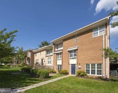 1699 Yale Place - Photo Thumbnail 24