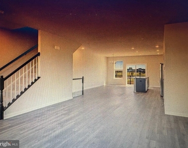 584 Union Street - Photo Thumbnail 2