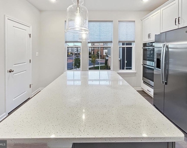 414 Matlock Ln - Photo Thumbnail 5
