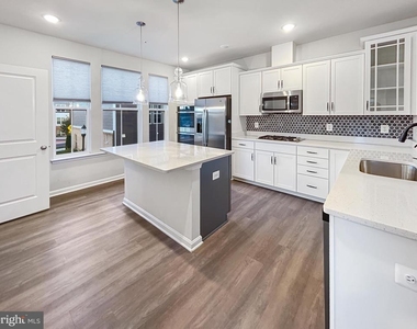 414 Matlock Ln - Photo Thumbnail 2